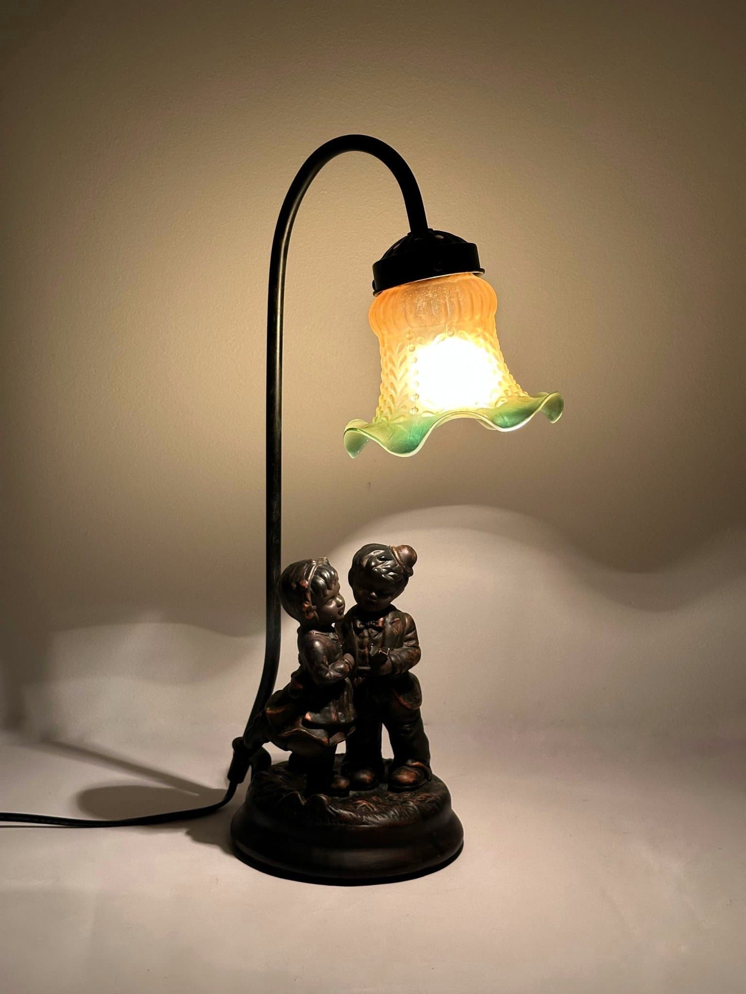 Vacker Cottex Bordslampa med Barnmotiv Skulptur