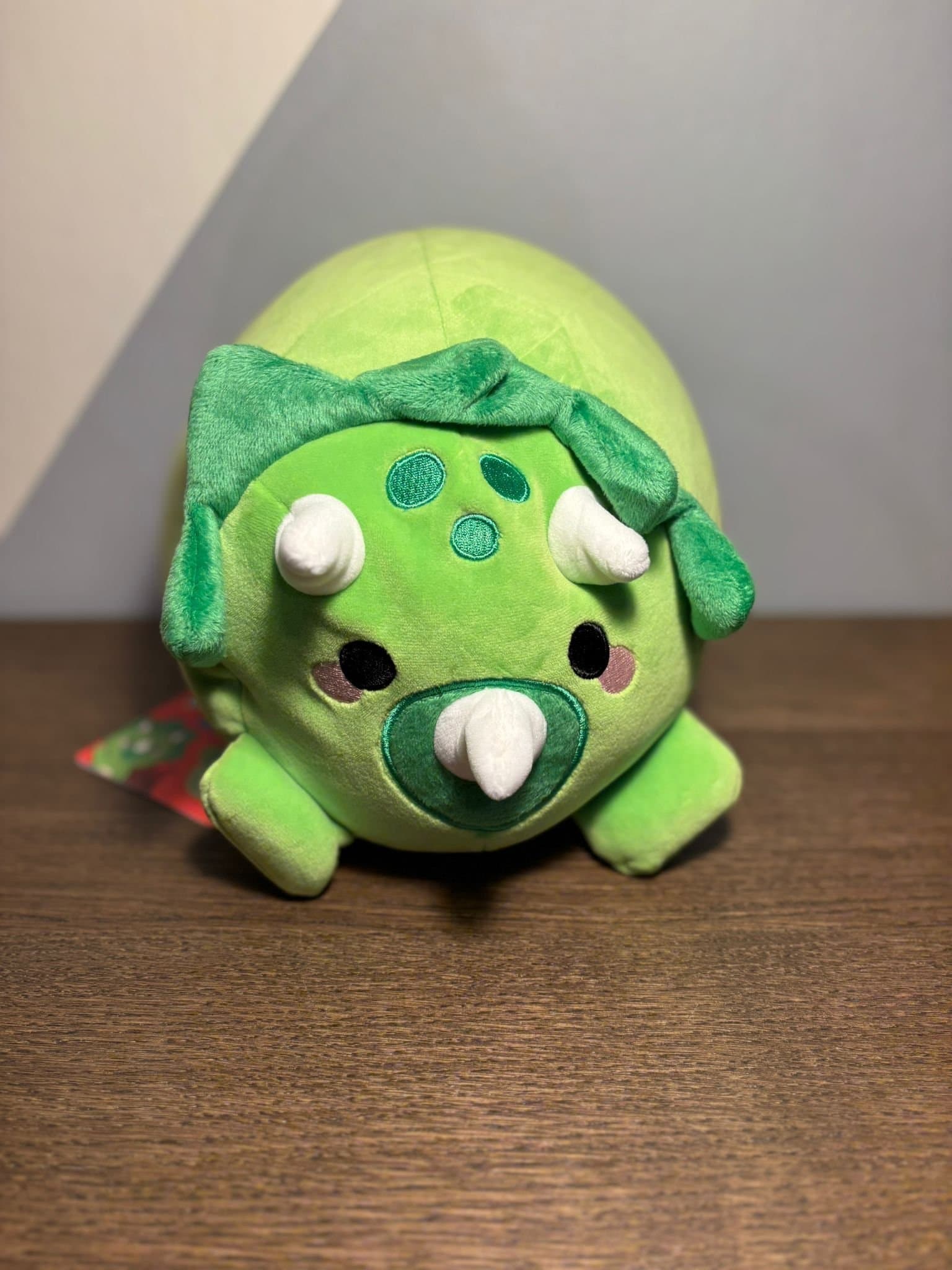 Swapseazzz Adorasaurs Dinosaurie – 2-i-1 Plysch Resekudde & Leksak