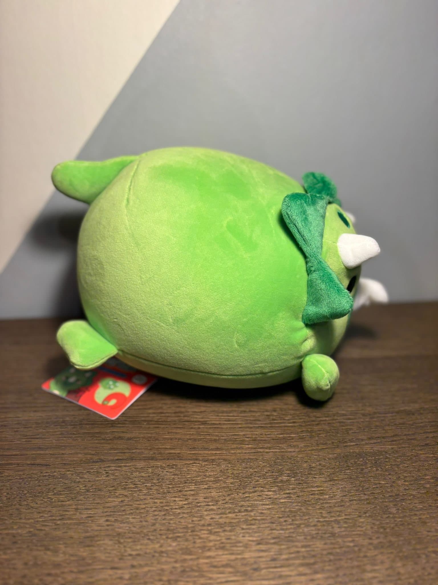 Swapseazzz Adorasaurs Dinosaurie – 2-i-1 Plysch Resekudde & Leksak