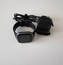 Fitbit Versa 2 Smartwatch med laddare