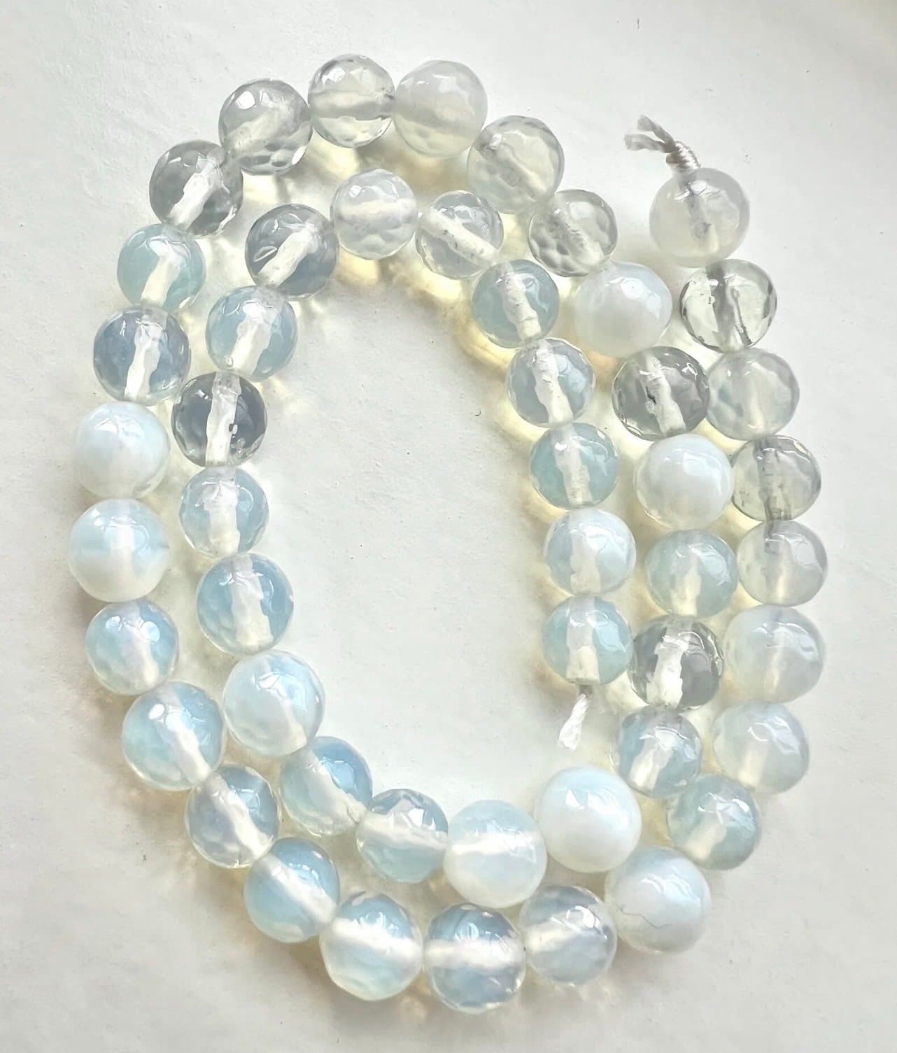 Sista exet opalit 8 mm, en sträng (cirka 46 st)