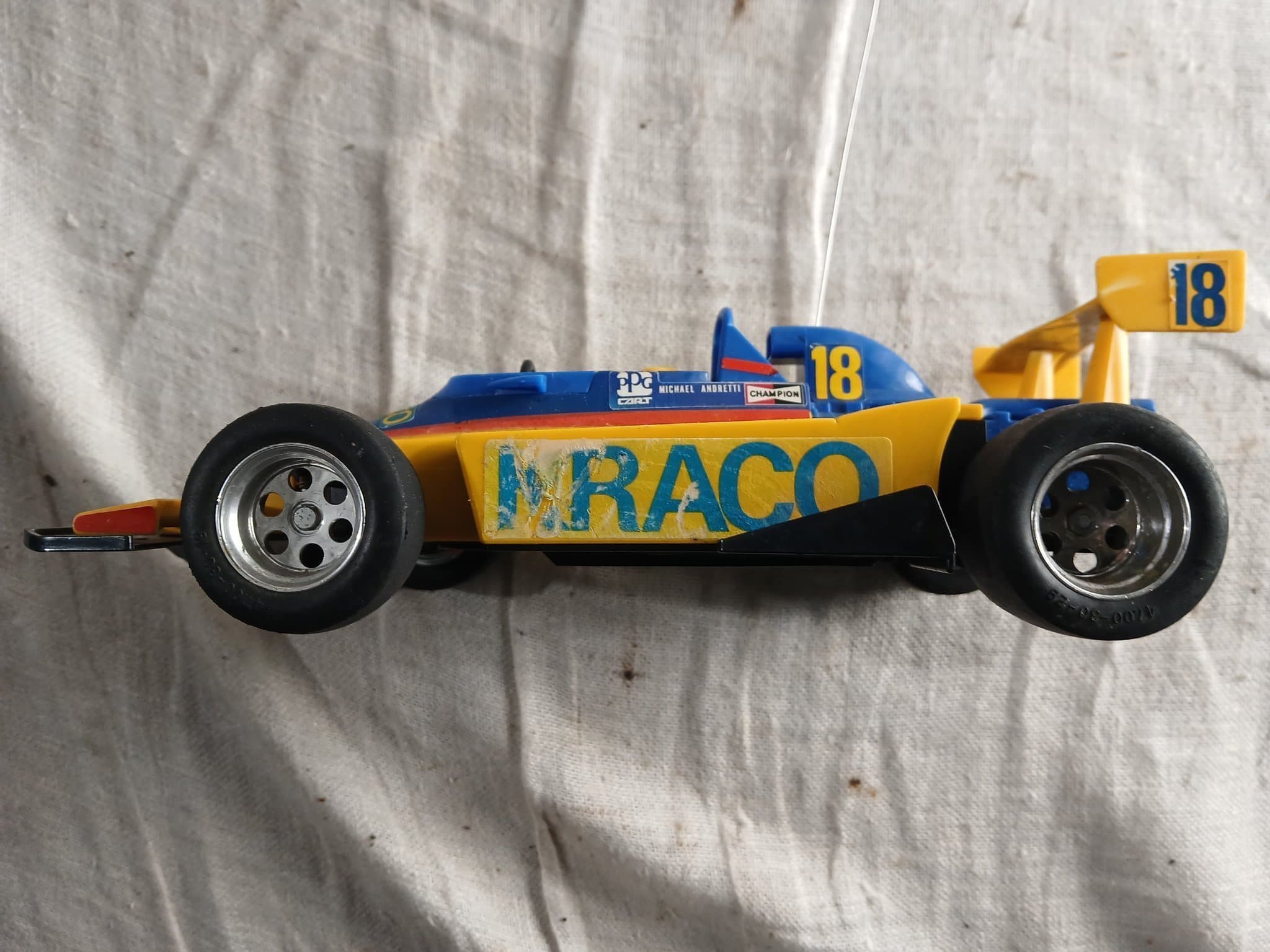 KRACO RC Formel-1 bil nr. 18 – vintage radiostyrt modell