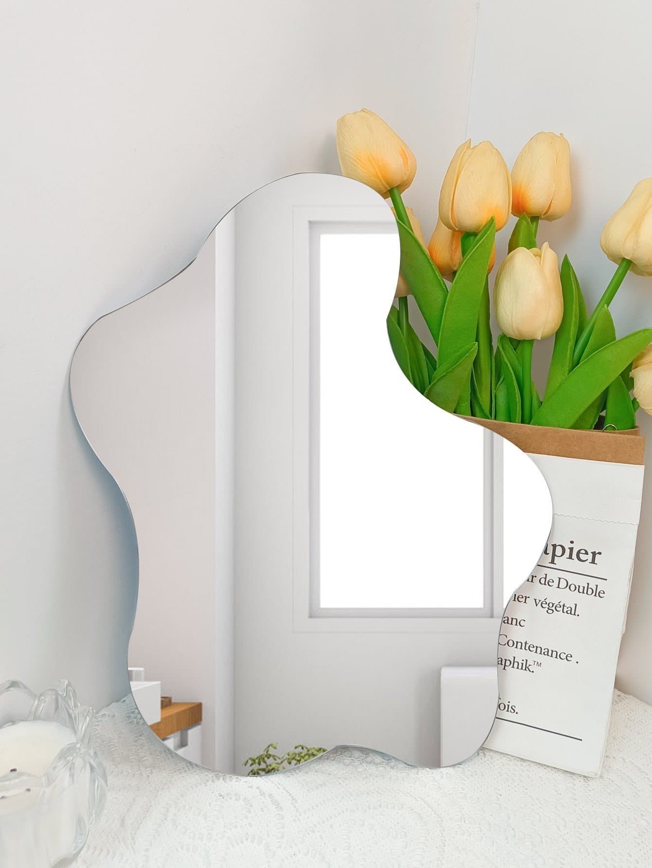 Läcker silverfärgad spegel i acrylplast helt ny!