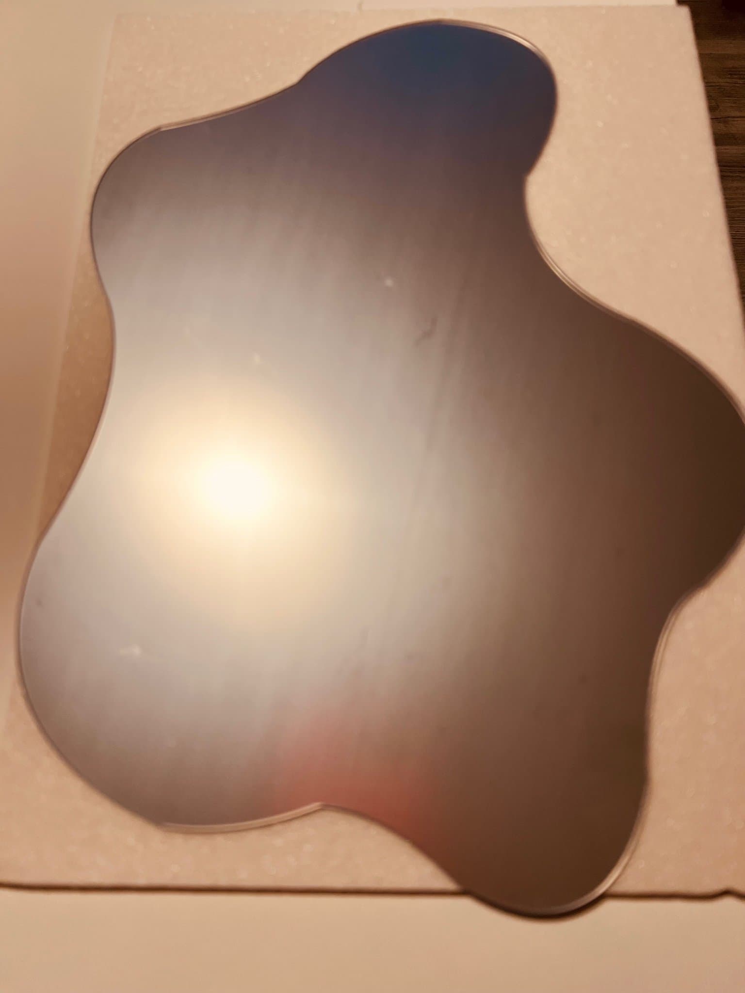 Läcker silverfärgad spegel i acrylplast helt ny!