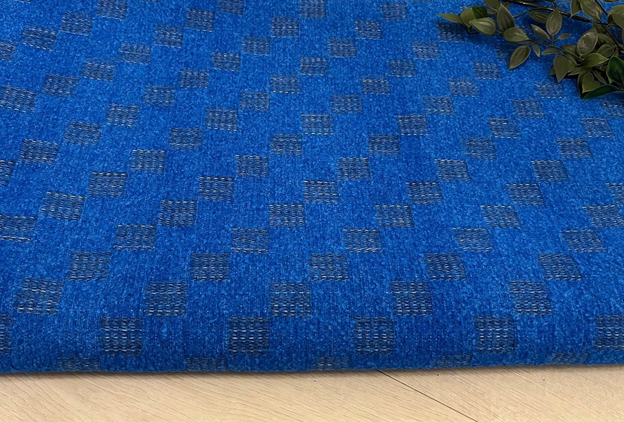 NYTT! 5 meter Blått rejält möbeltyg med rutor