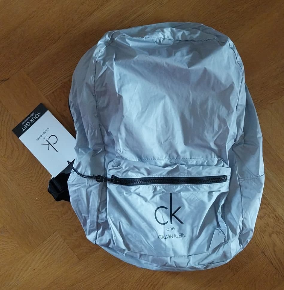 Calvin Klein grå ryggsäck NY ALLA LAPPAR KVAR PERFECT GIFT