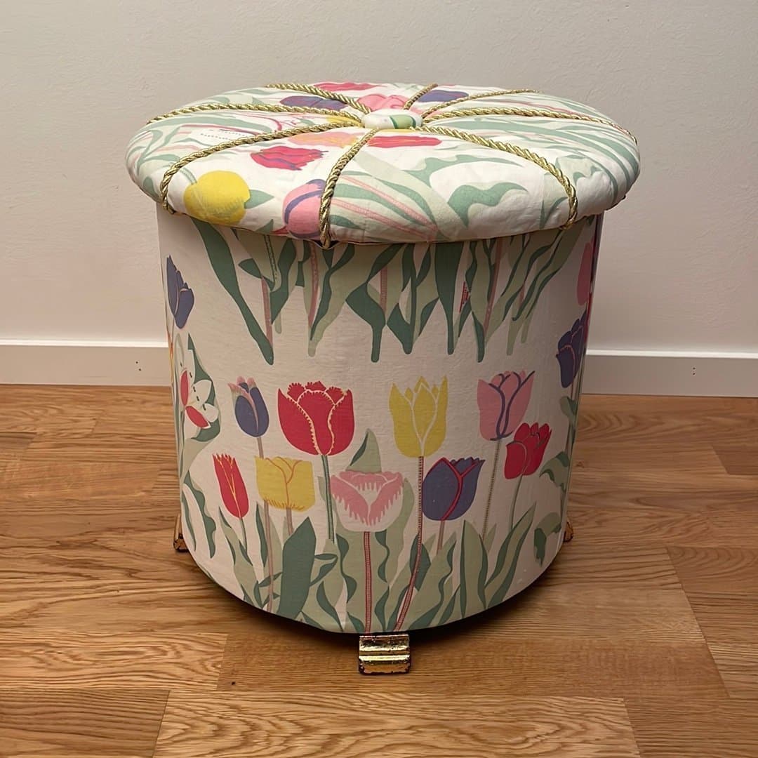 Retro Pall Puff med Förvaring Tyg Vit ”Tulpan” Josef Frank Svenskt Tenn