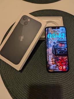 iPhone 13 128 GB Svart i Toppskick.