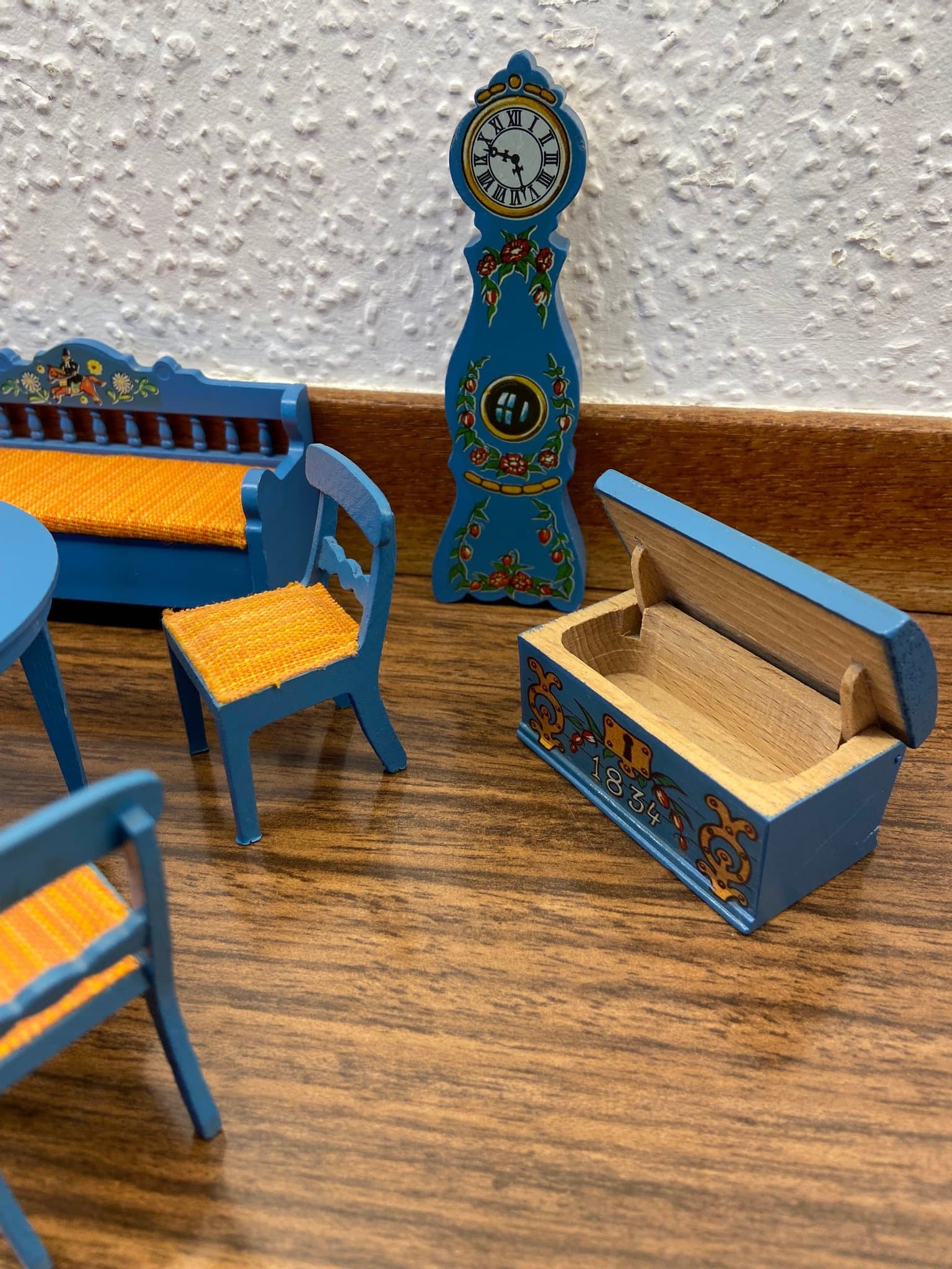 LUNDBY - Bord - Stolar - Köksinredning - Dockskåp