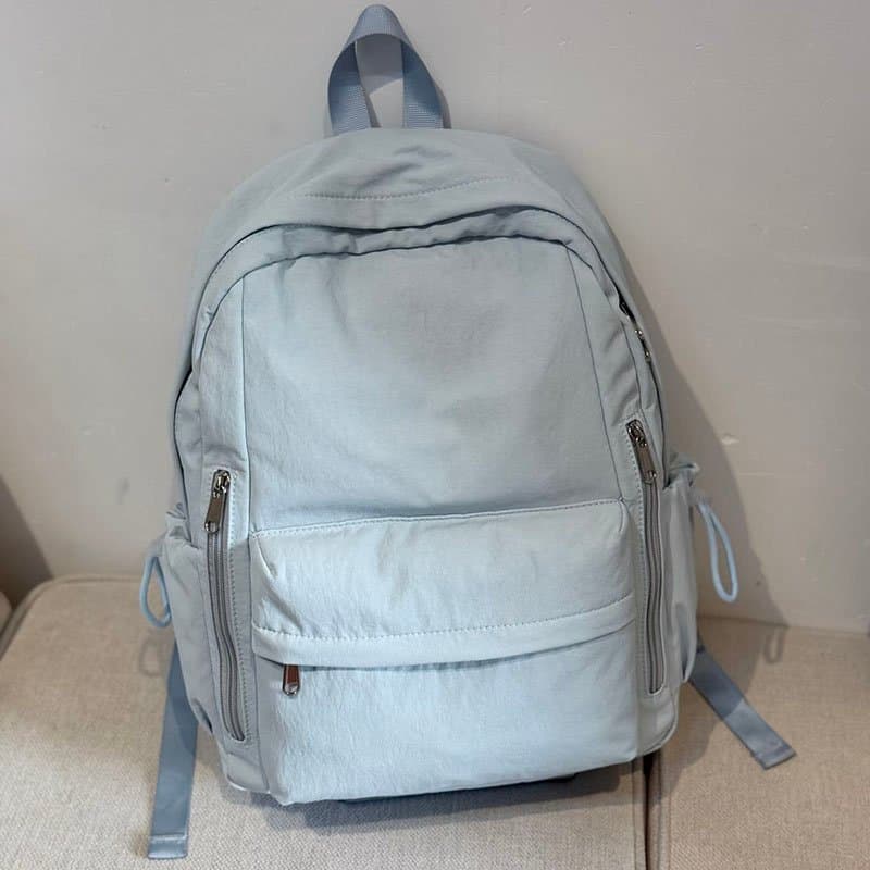 Ljusblå ryggsäck med flera fickor – rymmer 15–16 tum