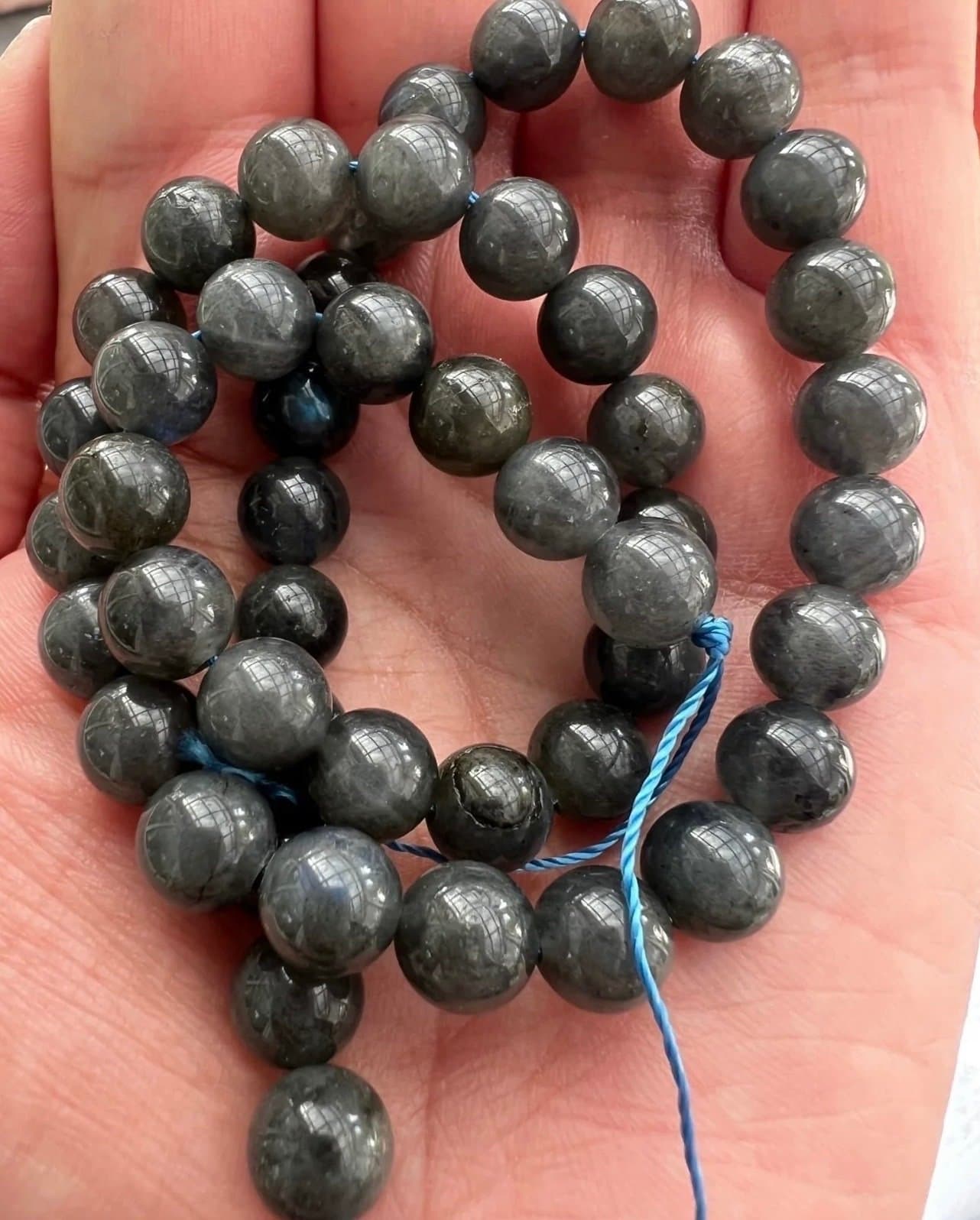 Sista exet Labradorit 8 mm, en sträng (cirka 46 st)