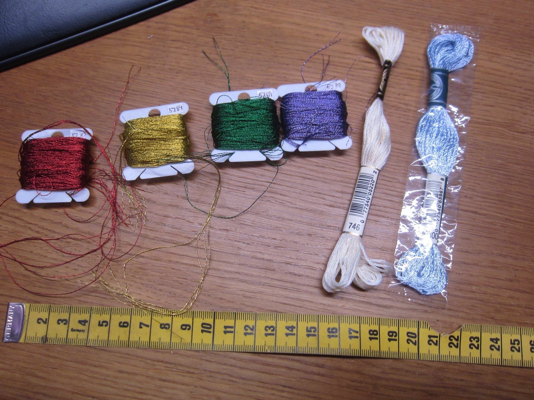 Broderitråd från DMC - glittrig / metalltråd och glansig