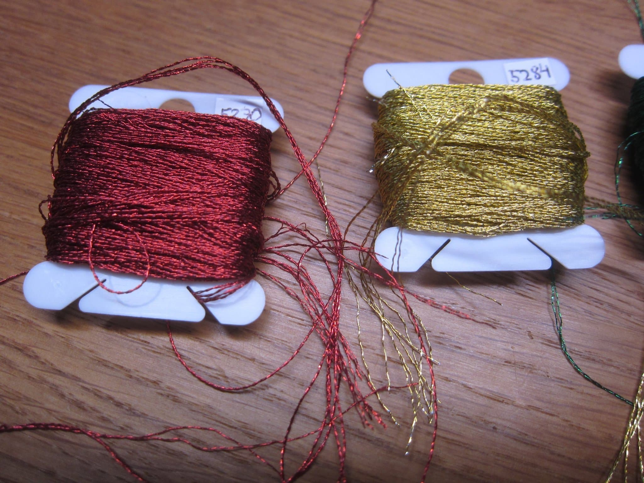 Broderitråd från DMC - glittrig / metalltråd och glansig