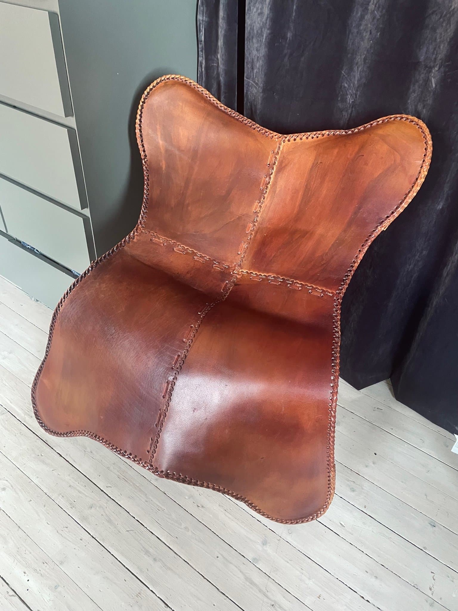 Butterfly chair cover i skinn