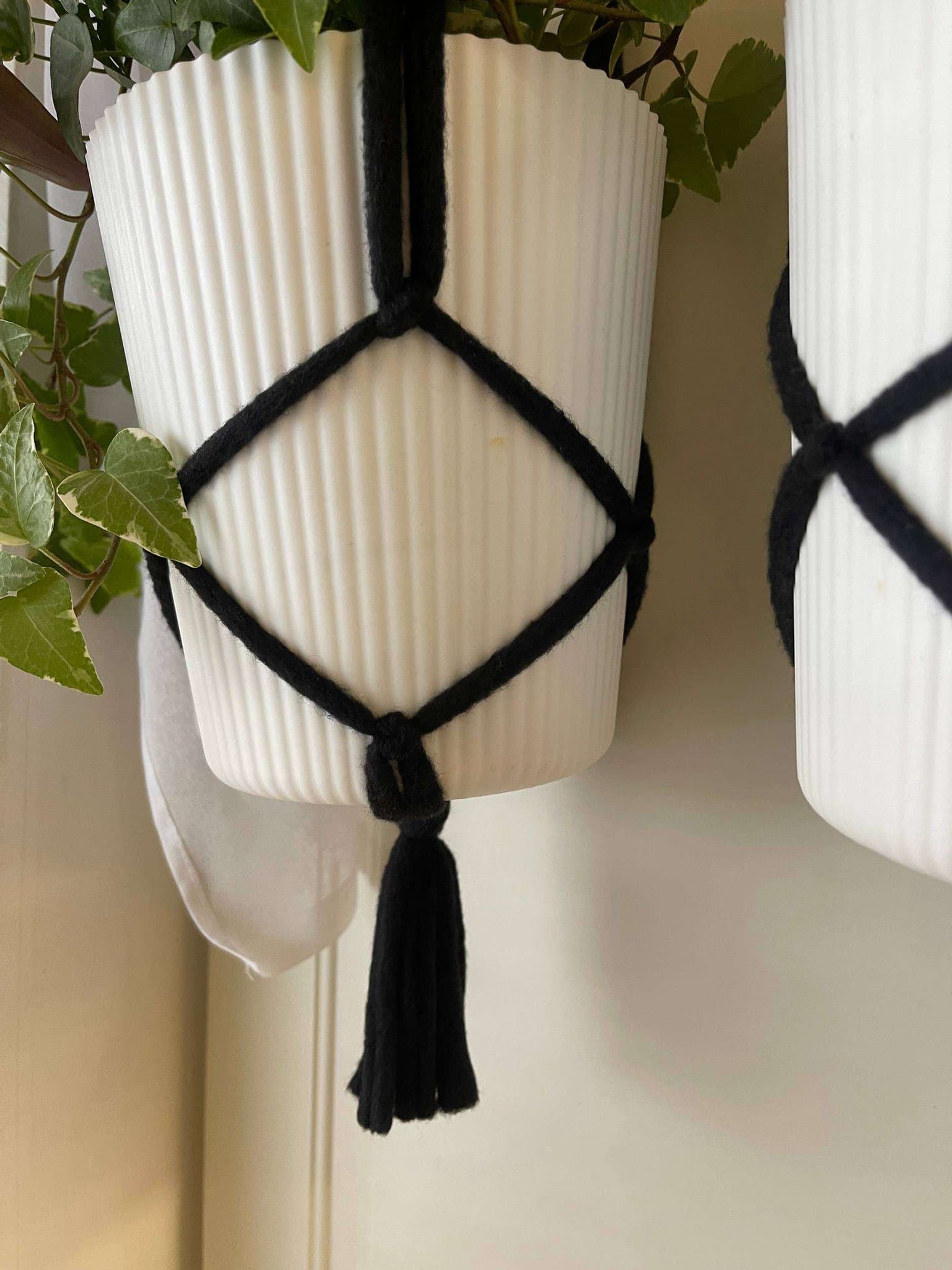 Svarta Amplar för blomkrukor 3 st (10-12 cm)