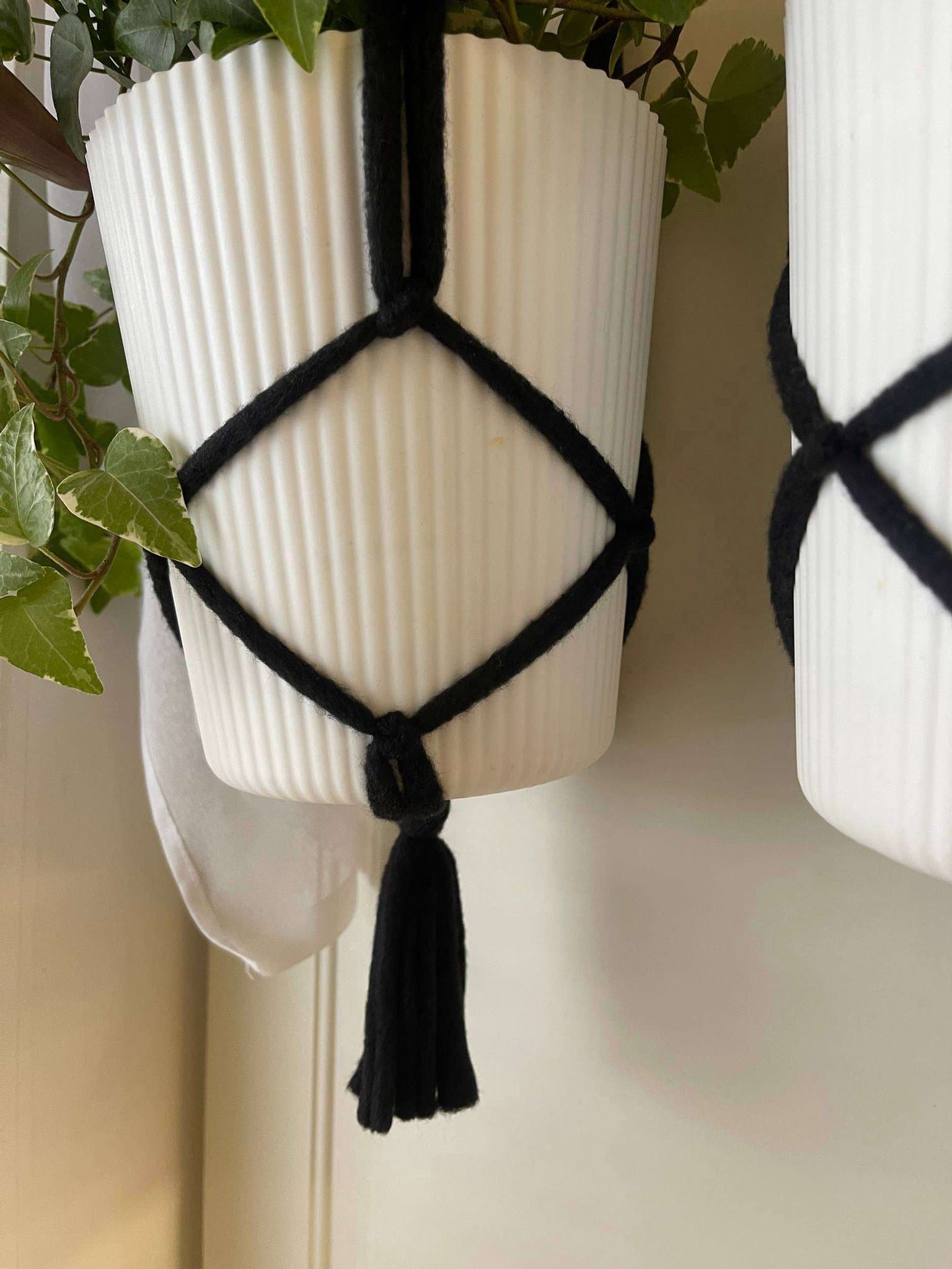 Svarta Amplar för blomkrukor 3 st (16-20 cm)