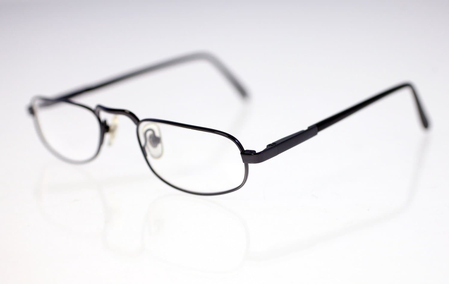 XD-18 C3 48-24 men's vintage black metal frame eyeglasses-NEW-circa 1980s-20g