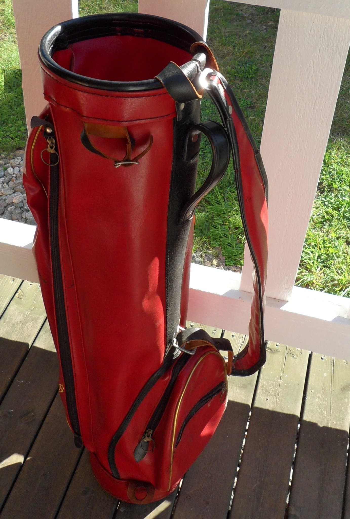 Golfbag röd läder lång kraftig bärrem