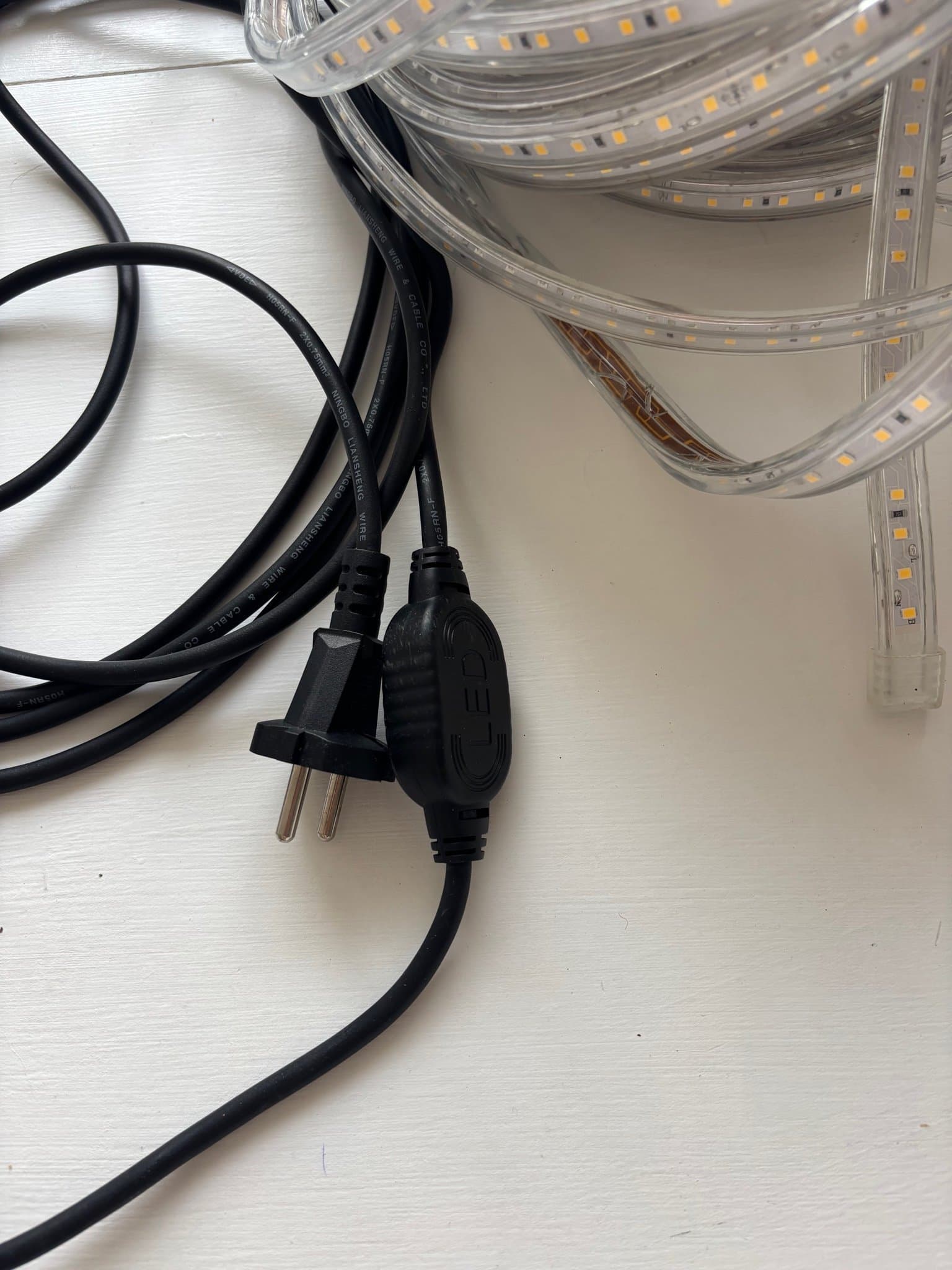 LED-slinga med stickkontakt