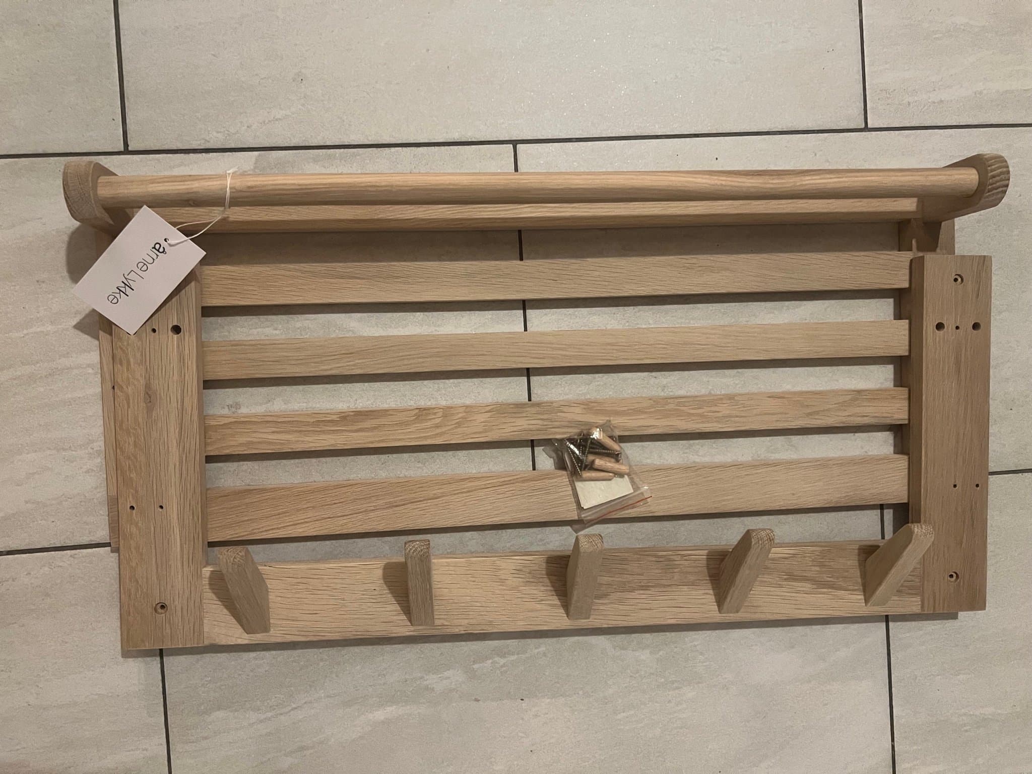 oanvänd Vägghylla med Klädhängare