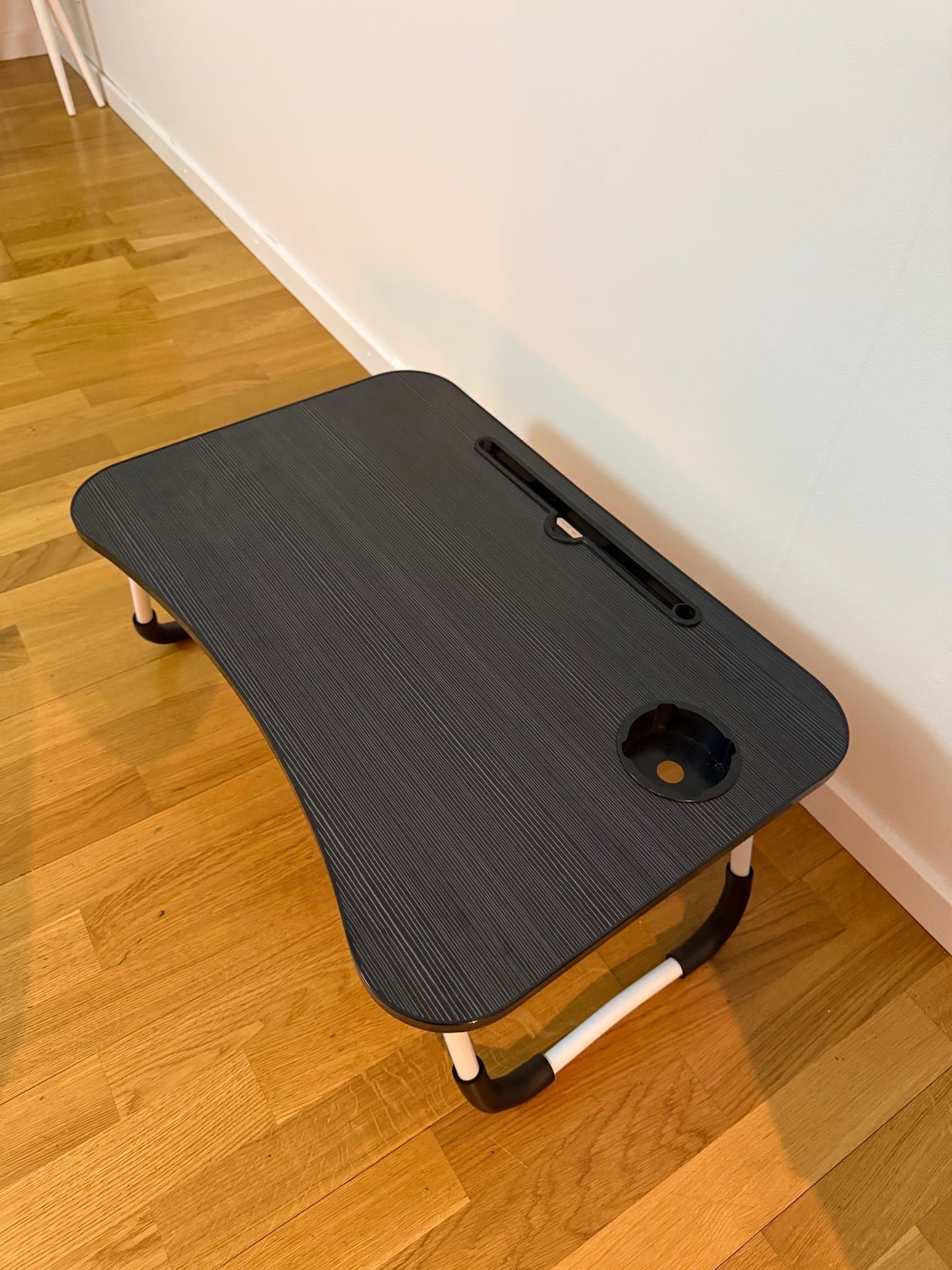 Bärbart hopfällbart laptopbord med mugghållare