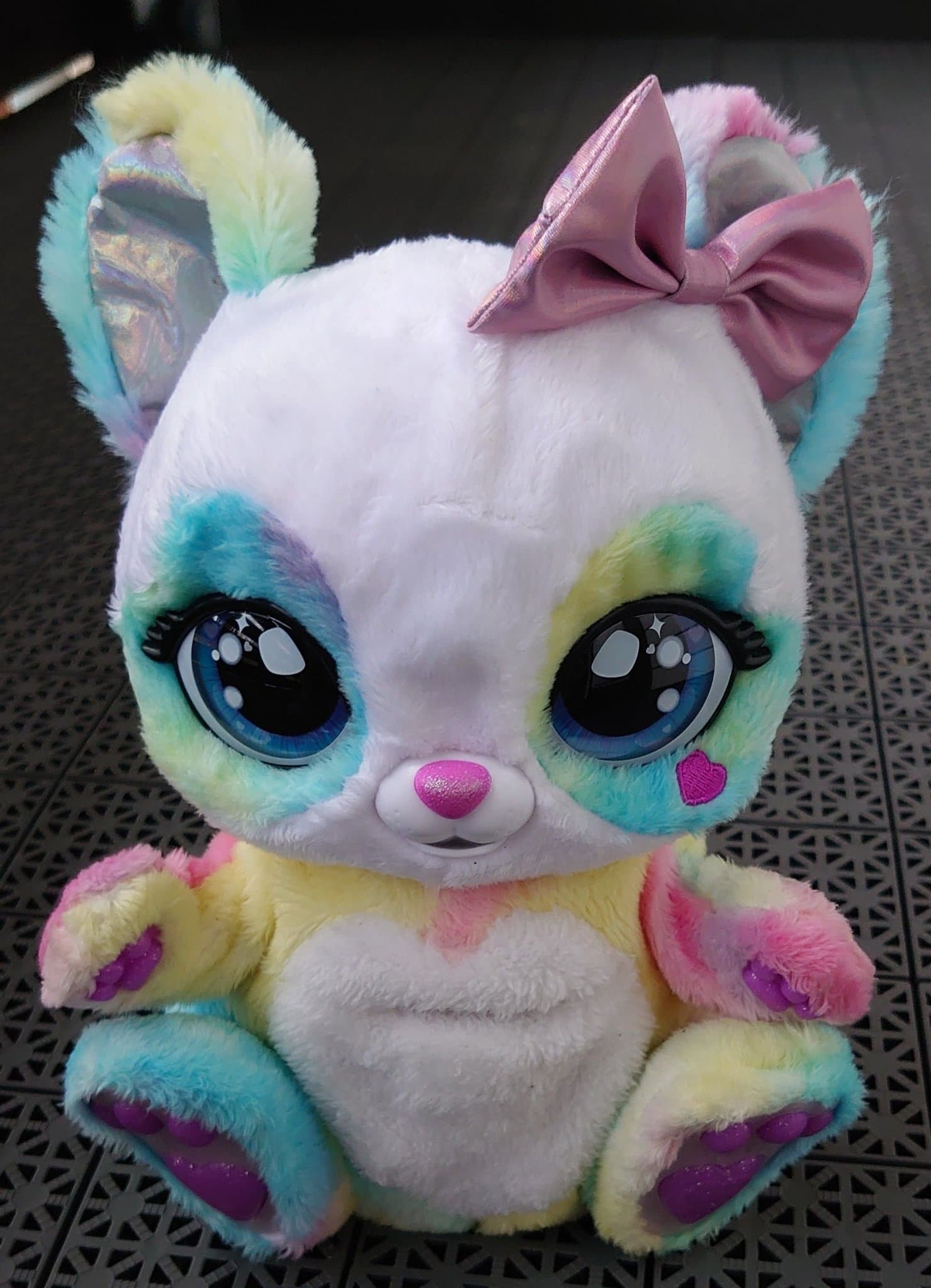 Peek-A-Roo - Interaktiv Panda med överraskning.