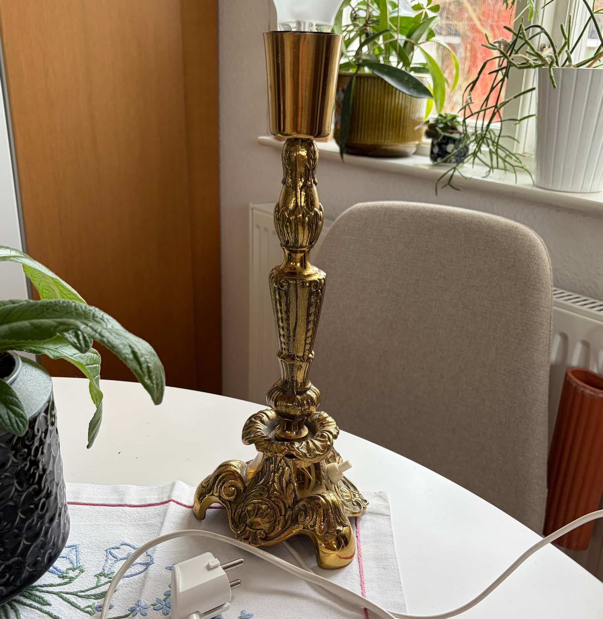 Äldre fin hög Bordslampa i mässing Gnosjö Metall & Armatur--Ny El