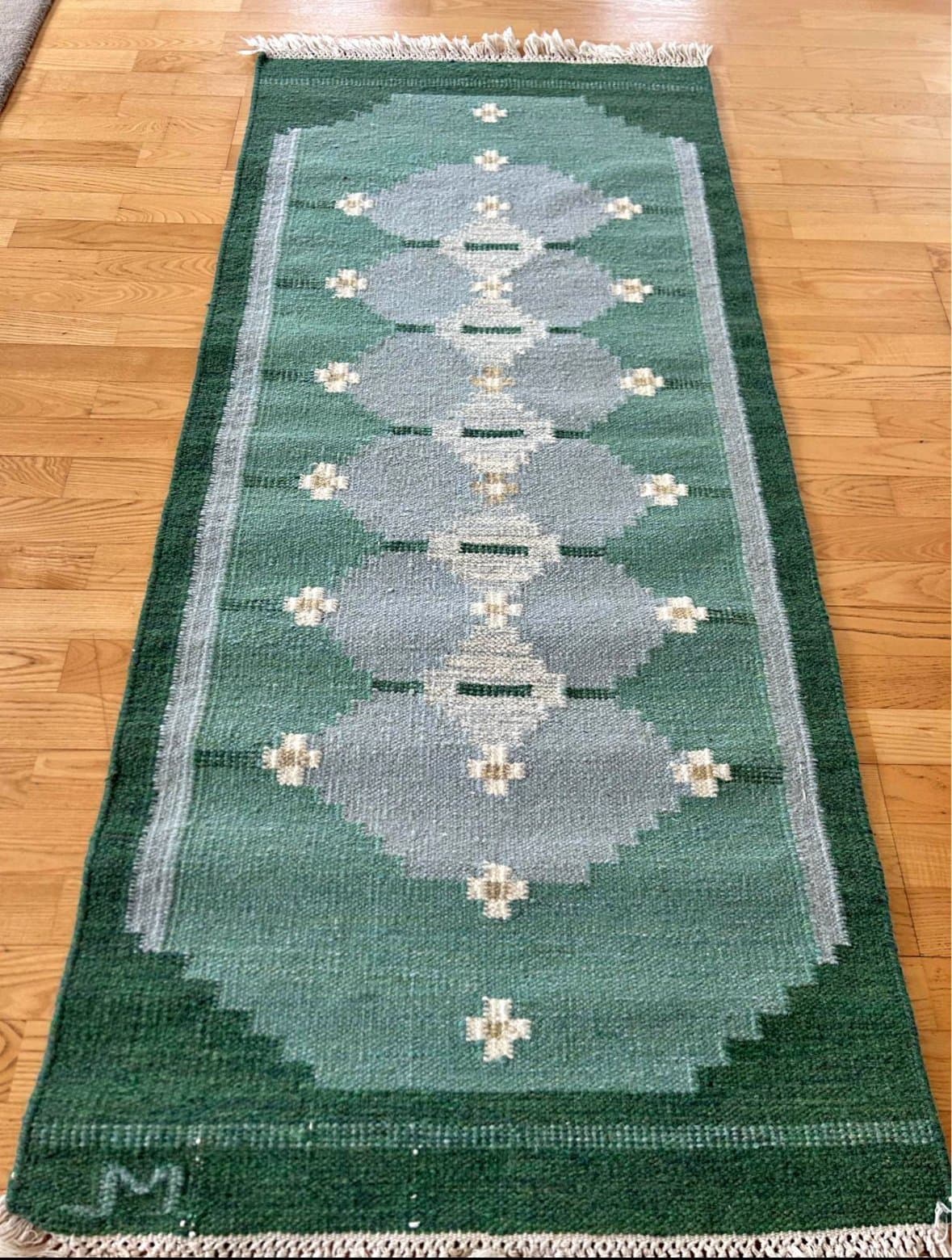 Handknutten Röllakanmatta av Margareta Lundahl ullmatta matta gångmatta löpare