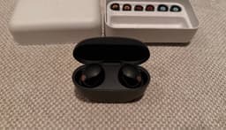 Sony WF-1000XM5 trådlösa hörlurar svart