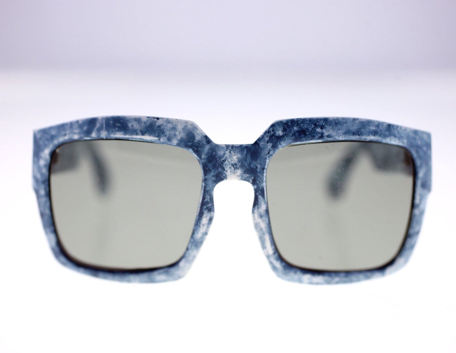 Vintage ladies square-shaped sunglasses-classic style-circa 1980s (Weight: 52g)