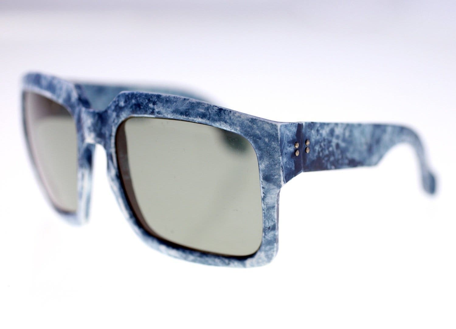 Vintage ladies square-shaped sunglasses-classic style-circa 1980s (Weight: 52g)