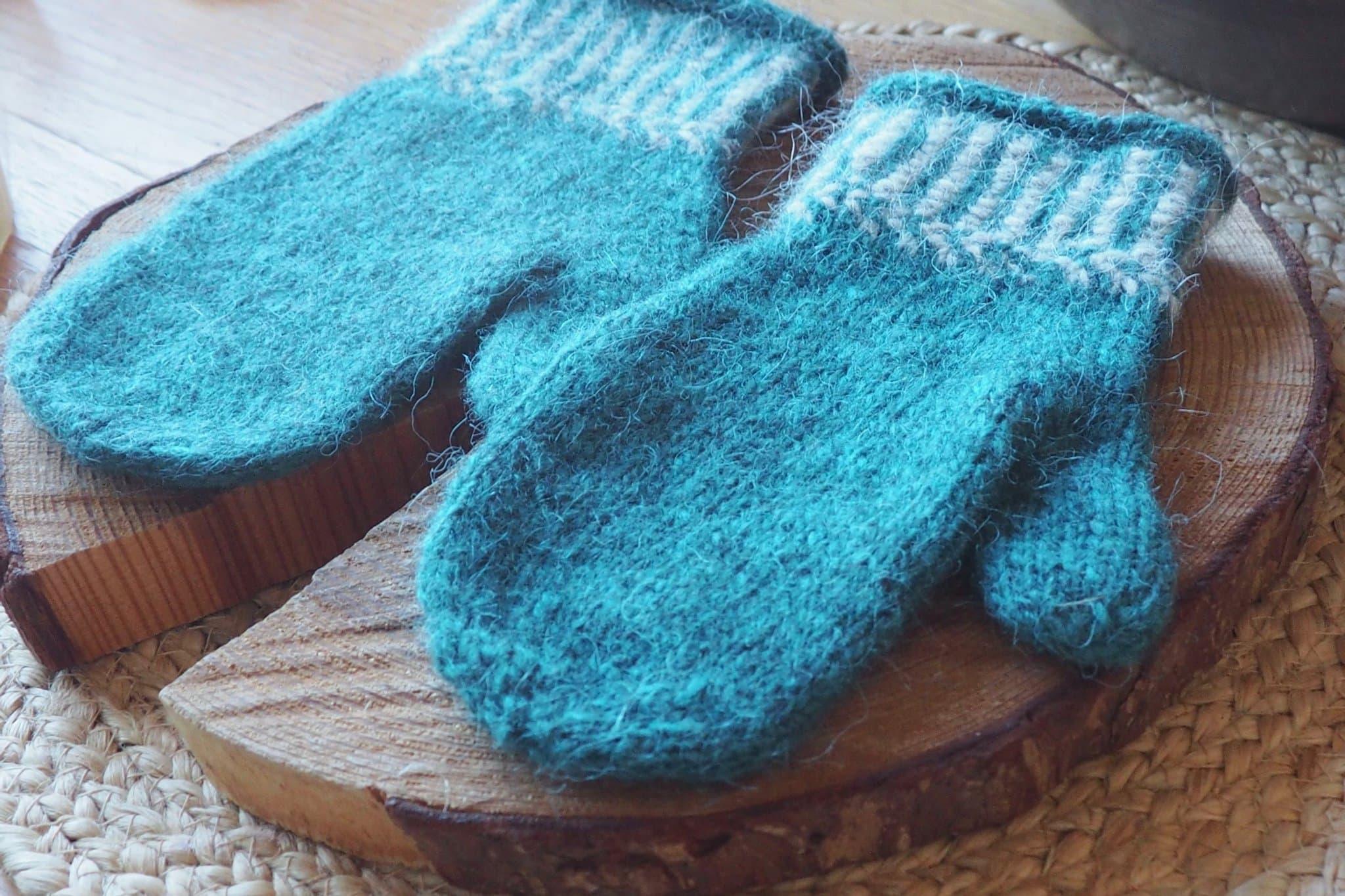 Handstickade Vantar isländsk ull