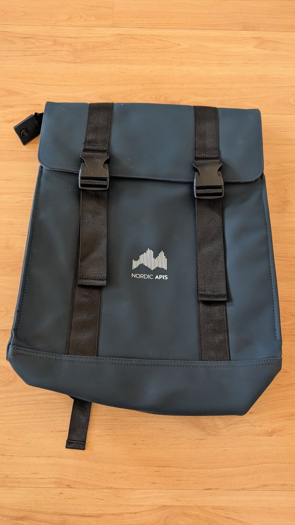 Snygg och praktisk ryggsäck från Nordic APIS i NYSKICK