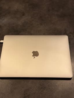 MacBook Pro 13" 2019, 2,4 GHz Quad-Core Intel Core i5, 8 GB RAM