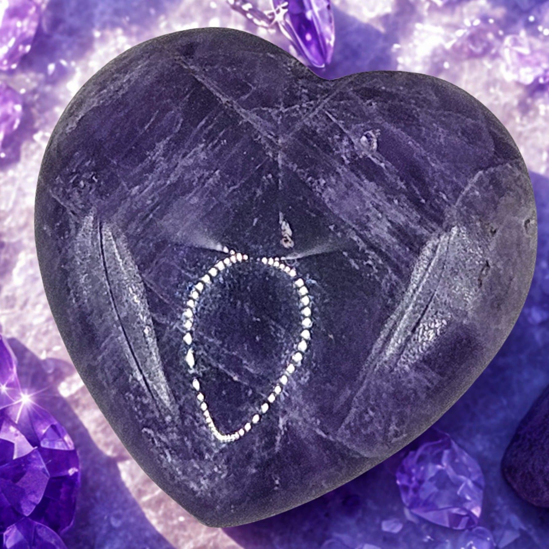 'Visdom & Balans' hjärta i ametist – extra bulligt 30x15 mm, slipad sten