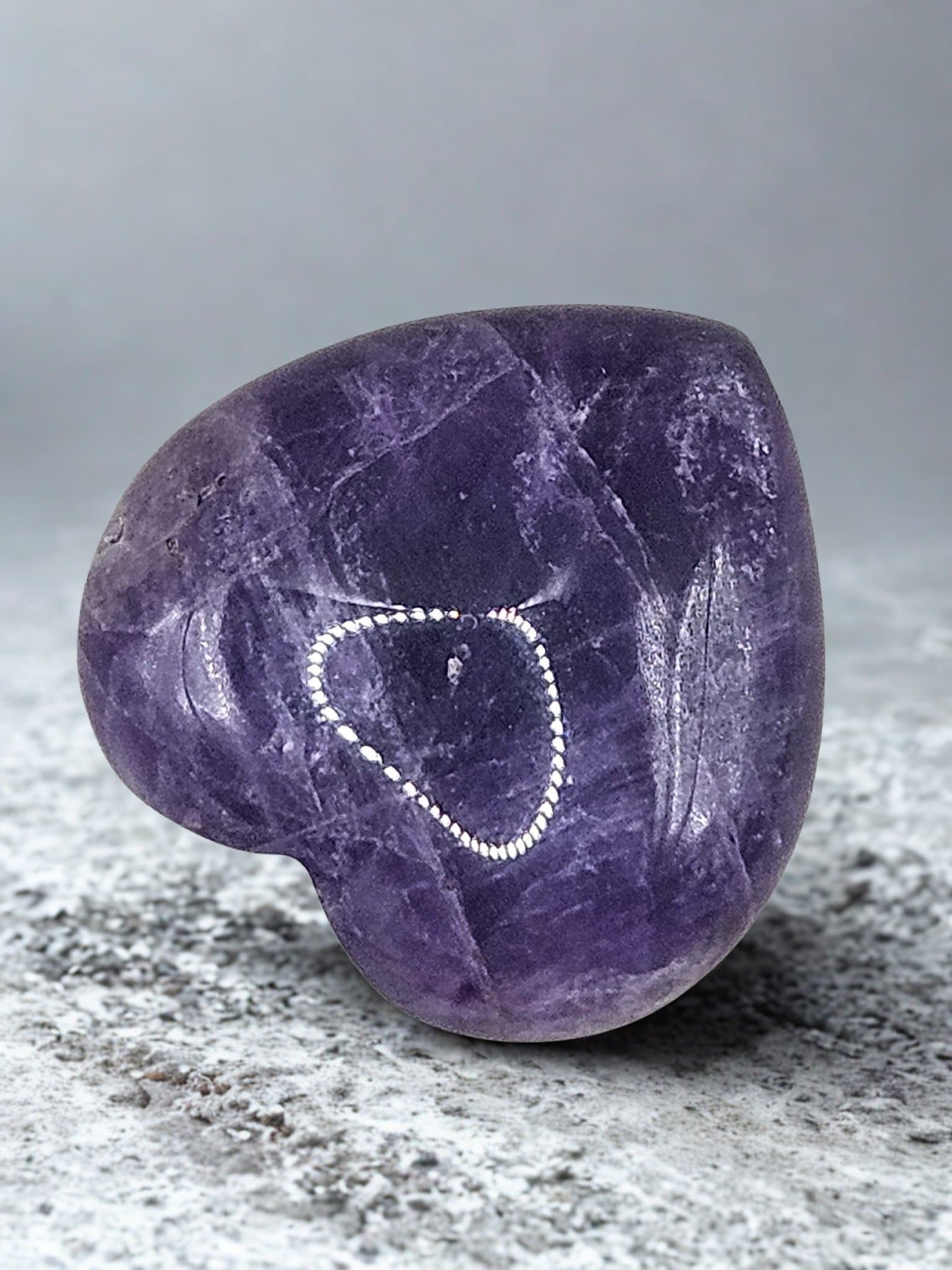 'Visdom & Balans' hjärta i ametist – extra bulligt 30x15 mm, slipad sten