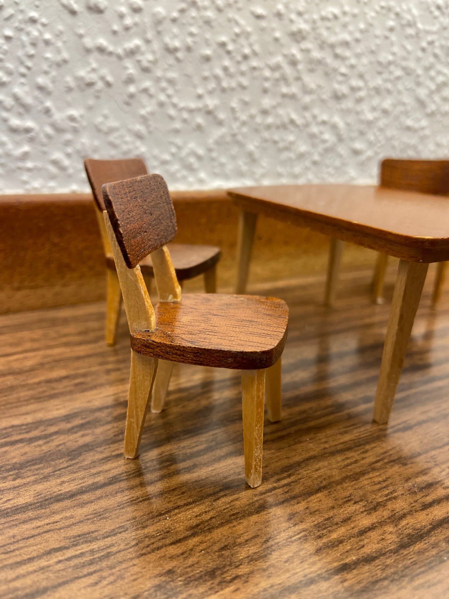 LUNDBY - Bord - Stolar - Matsalsmöbel - Dockskåp