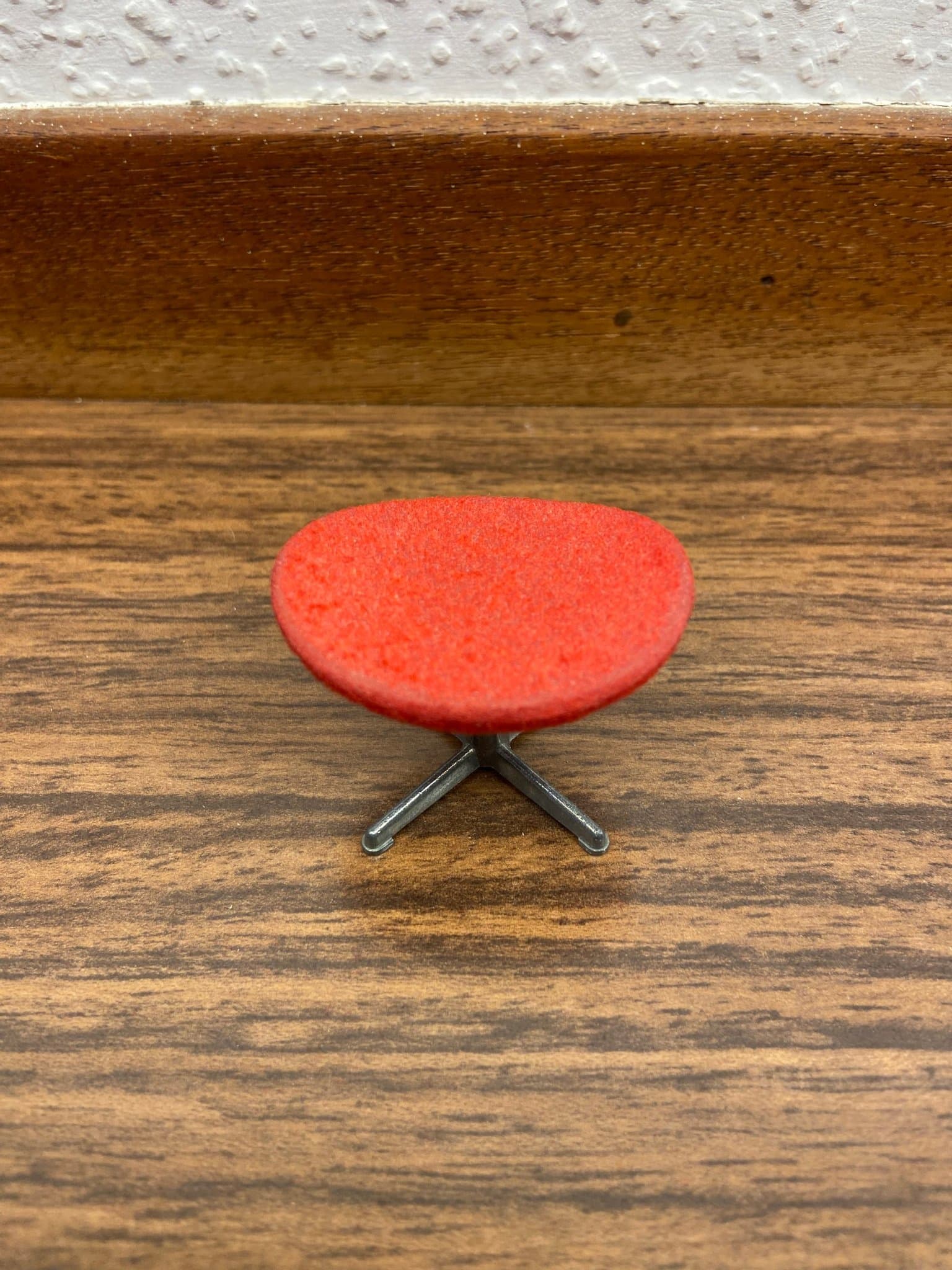 Brio - Fotpall - Dockskåp