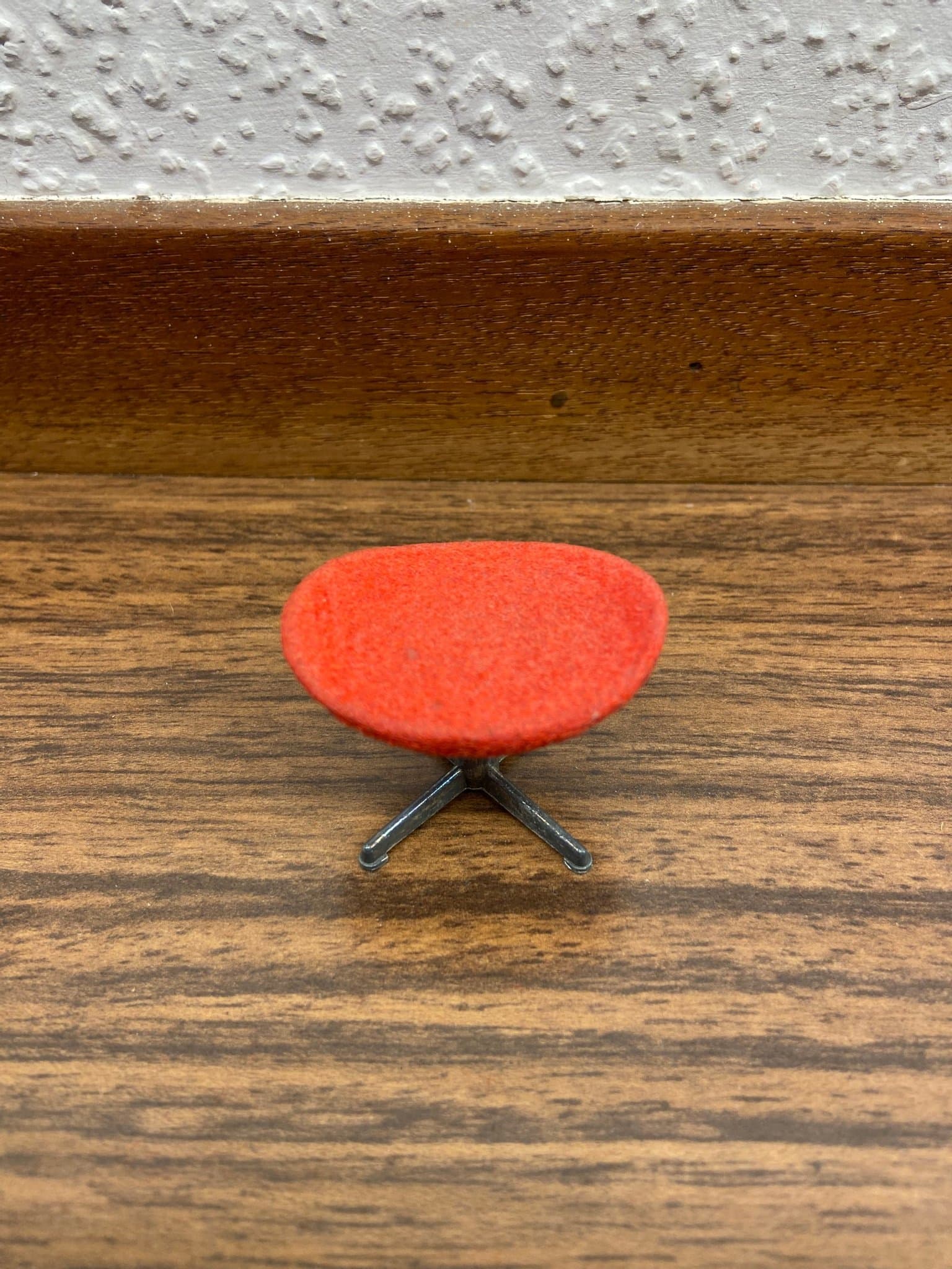 Brio - Fotpall - Dockskåp