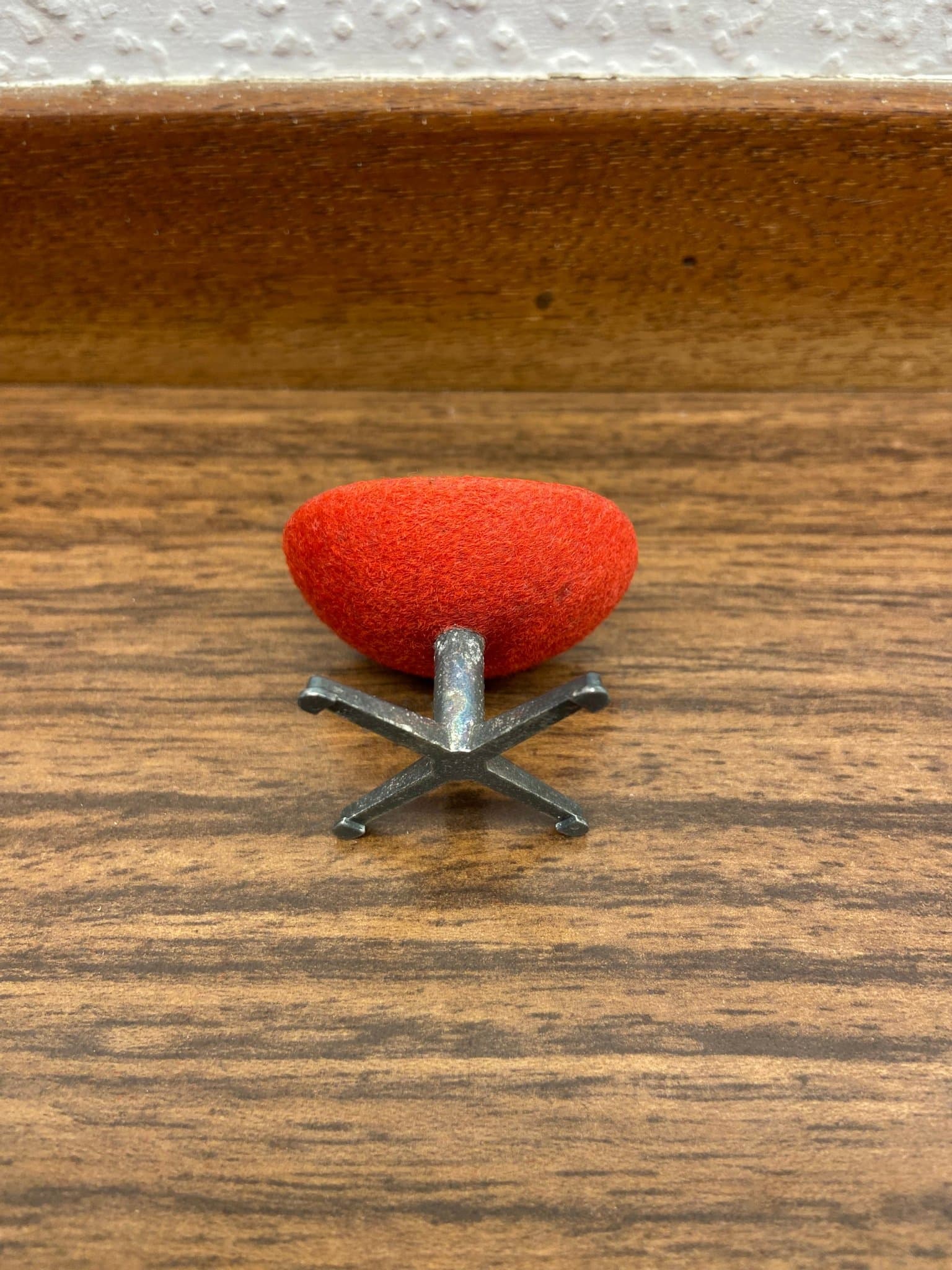 Brio - Fotpall - Dockskåp