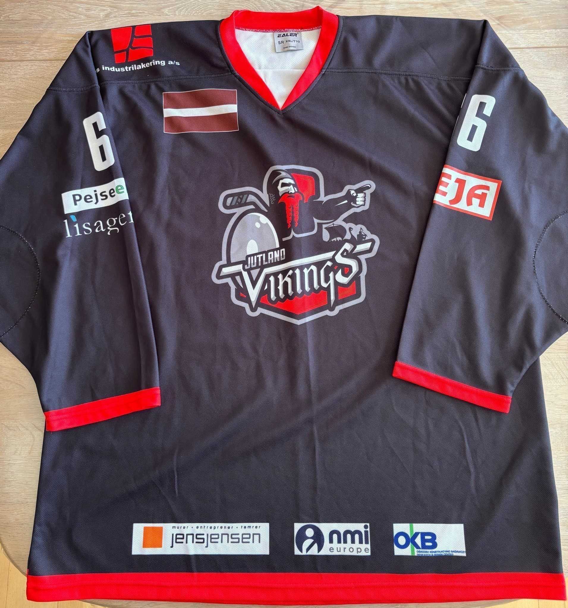Jutland Vikings matchanvänd ishockeytröja, #66 Sandis Sostaks, storlek XXL