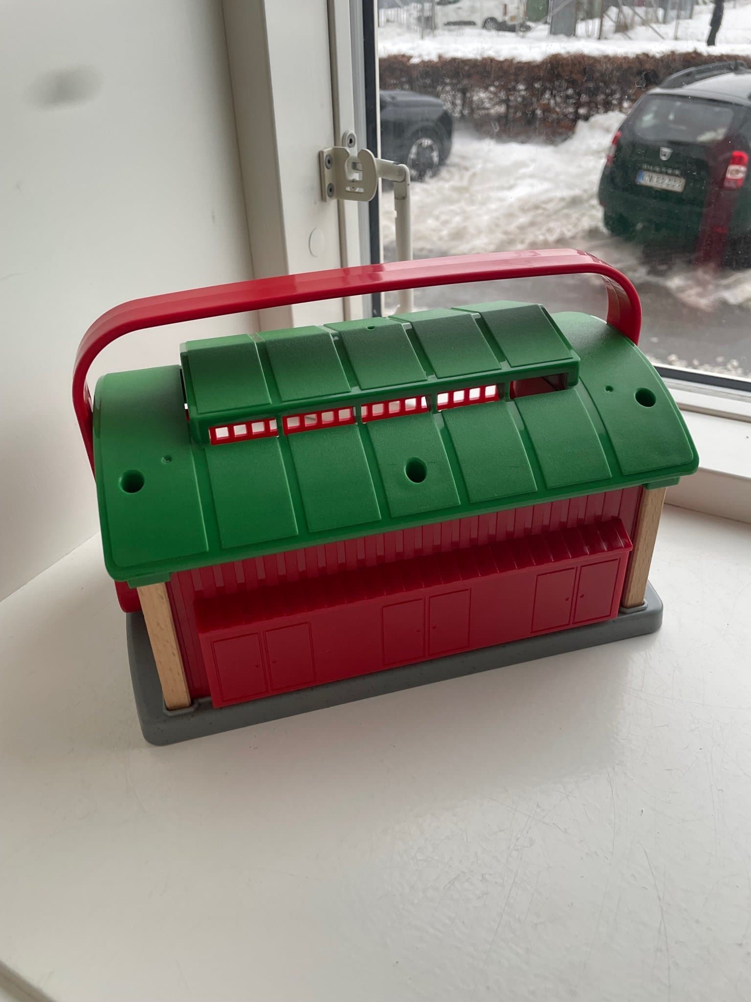 BRIO Tågarage med handtag