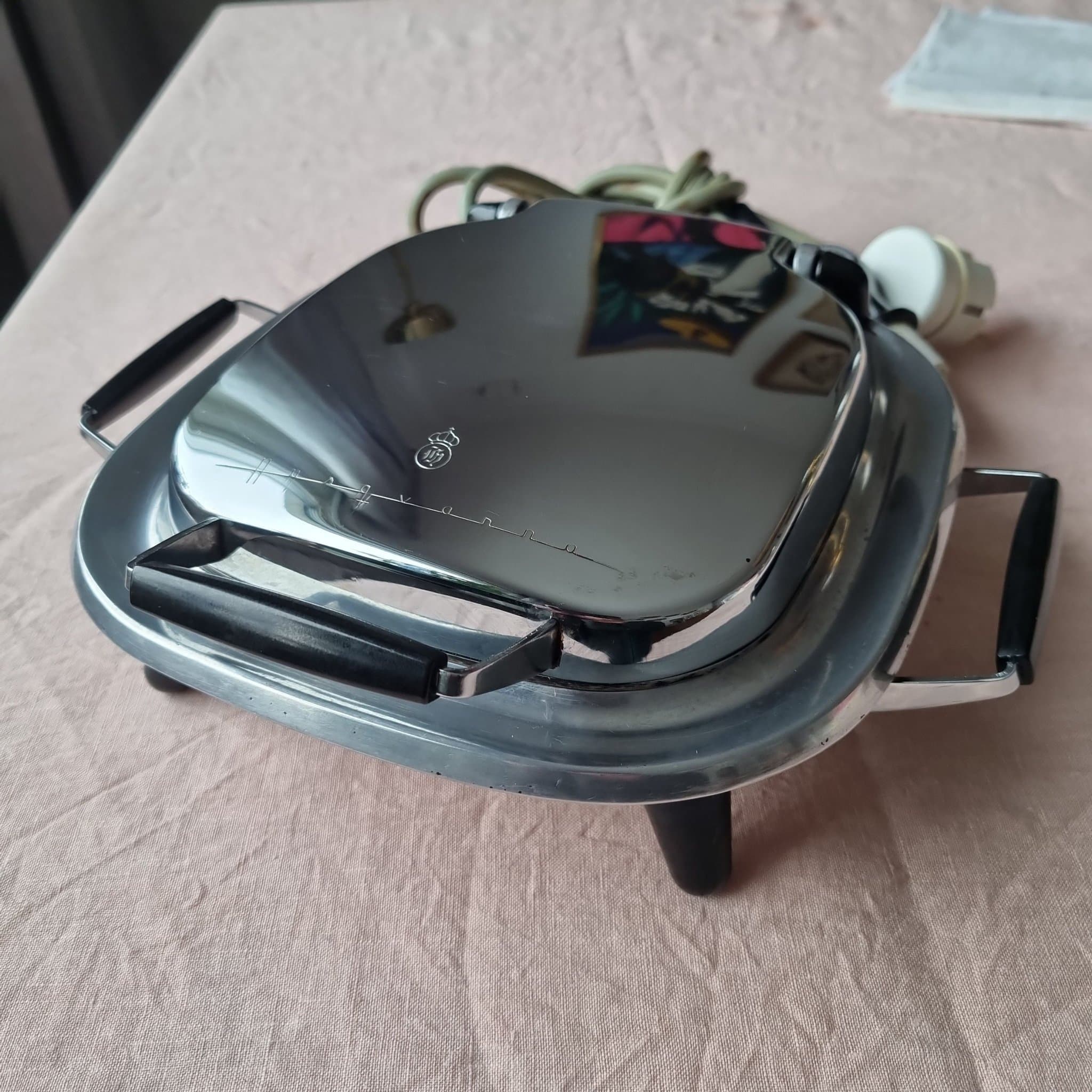 HUSQVARNA VÅFFELJÄRN "MÅNLANDAREN" MED JORDAD SLADD DESIGN SIXTEN SASON