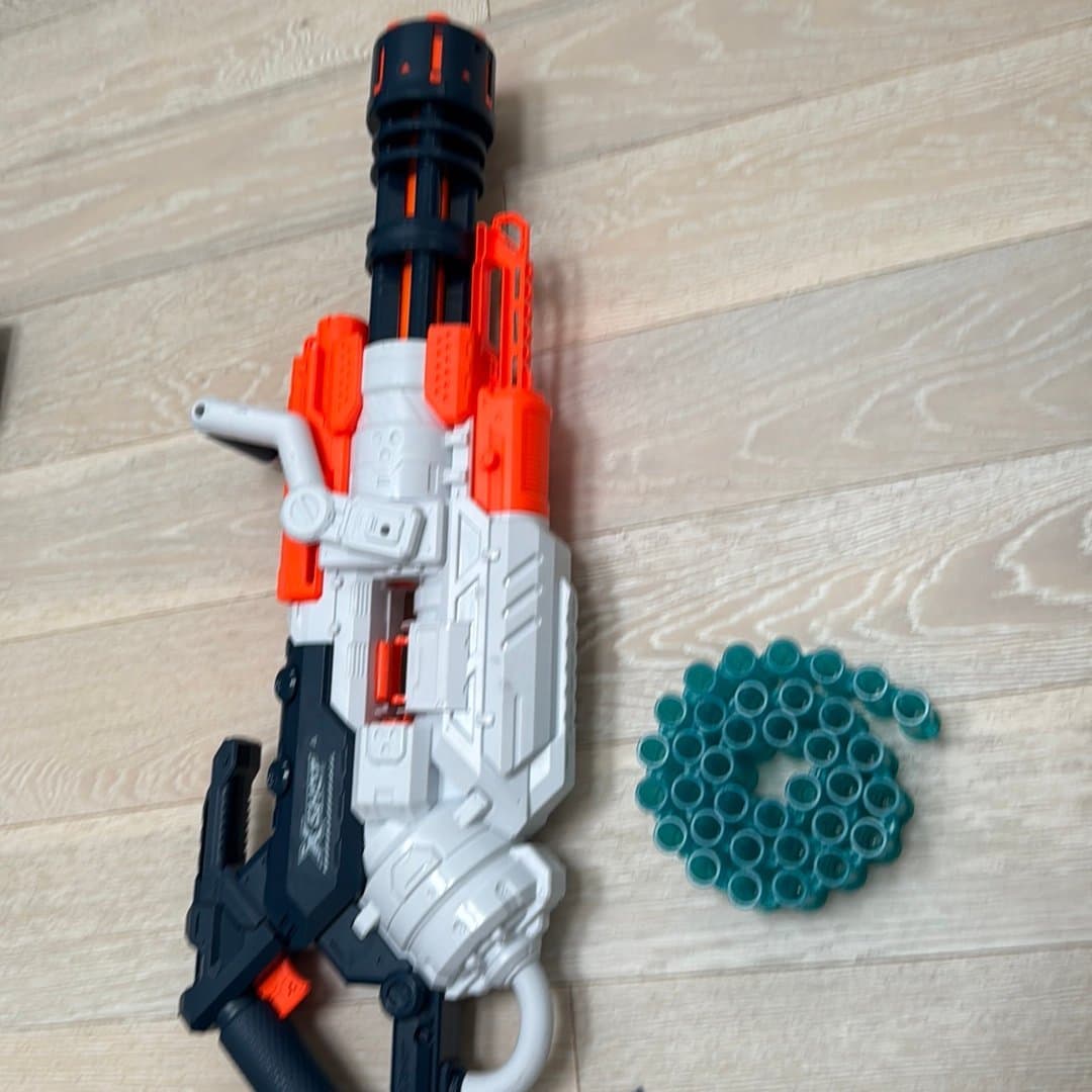 X-shot excel crusher blaster med pilar