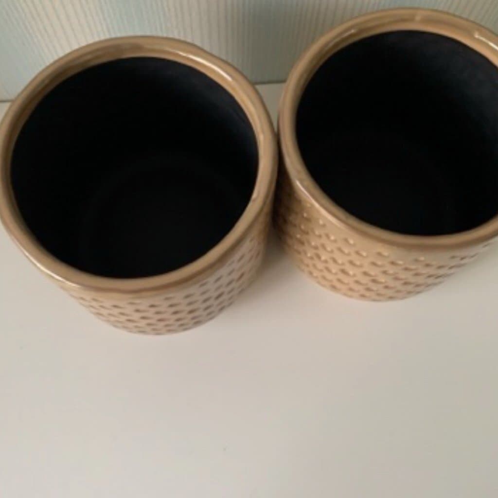 Två stycken krukor