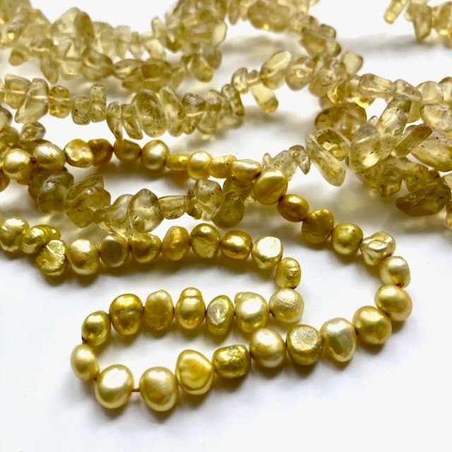 Sötvattenspärlor o riktiga stenar nuggets gult guld no 25