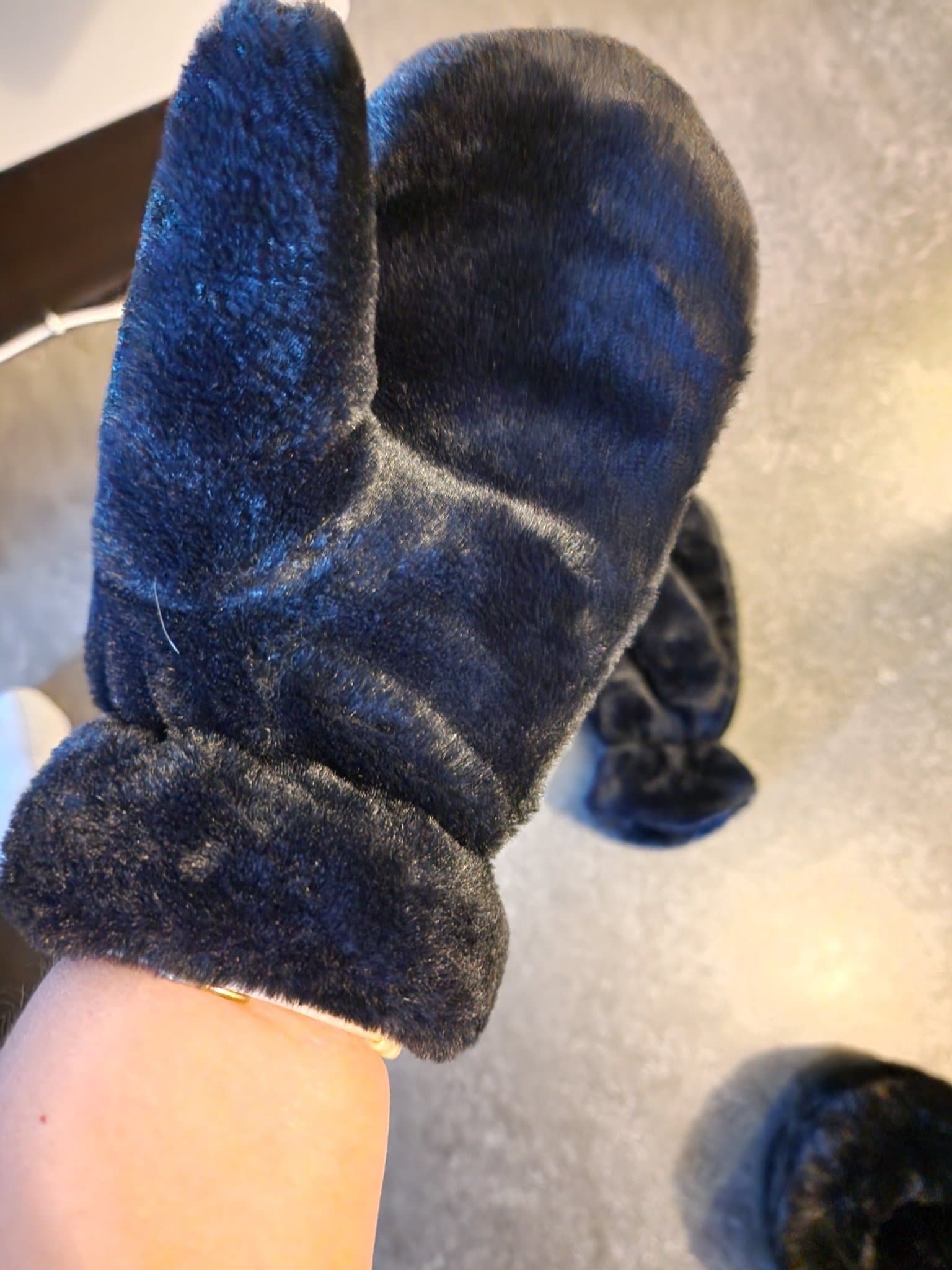 Bubbleroom svarta vantar