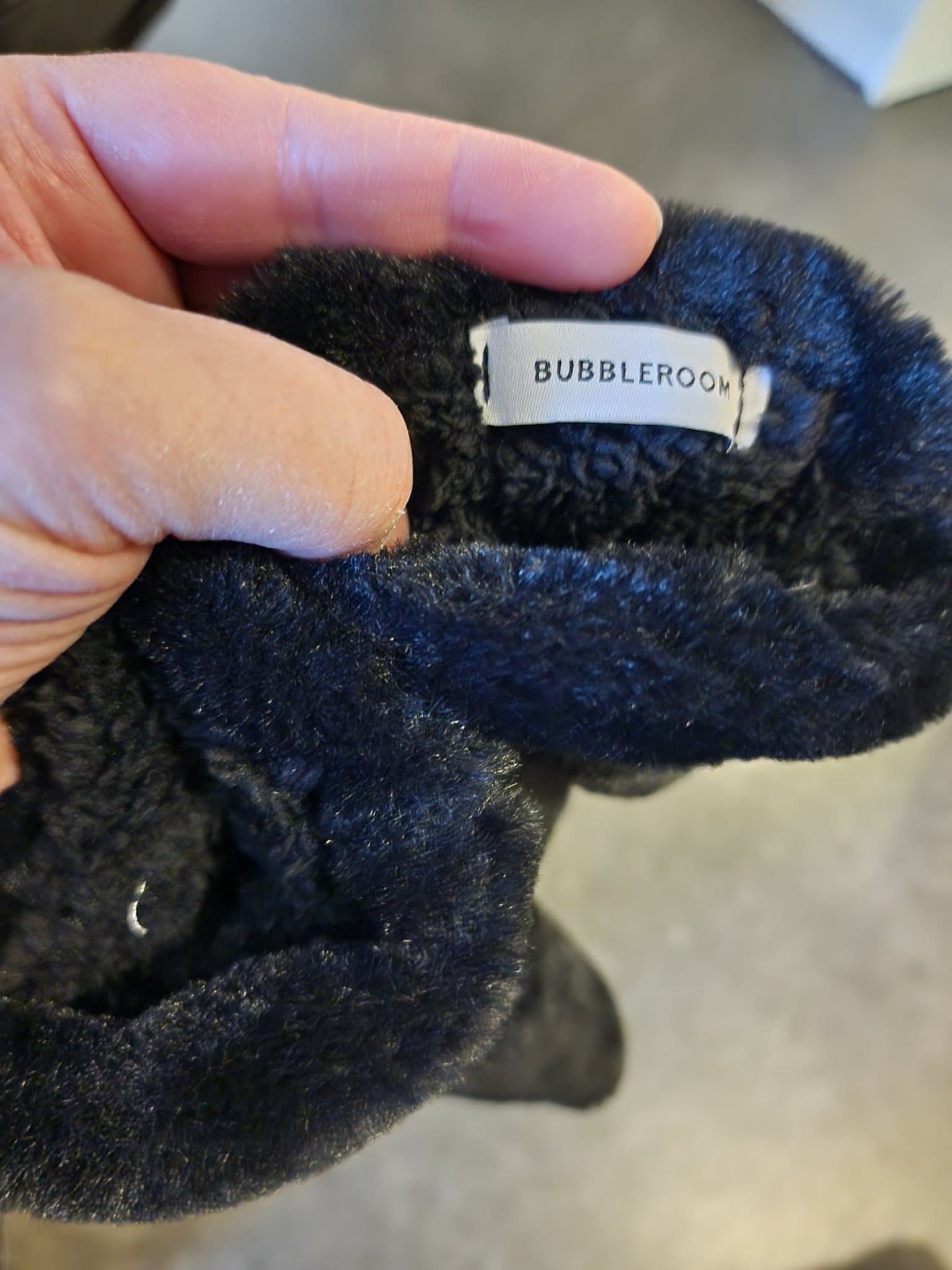 Bubbleroom svarta vantar