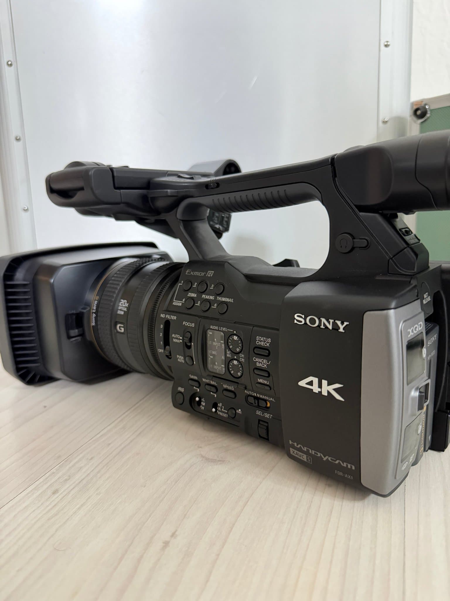 Sony FDR-AX1 4K-videokamera – Endast 51 timmar – Komplett set