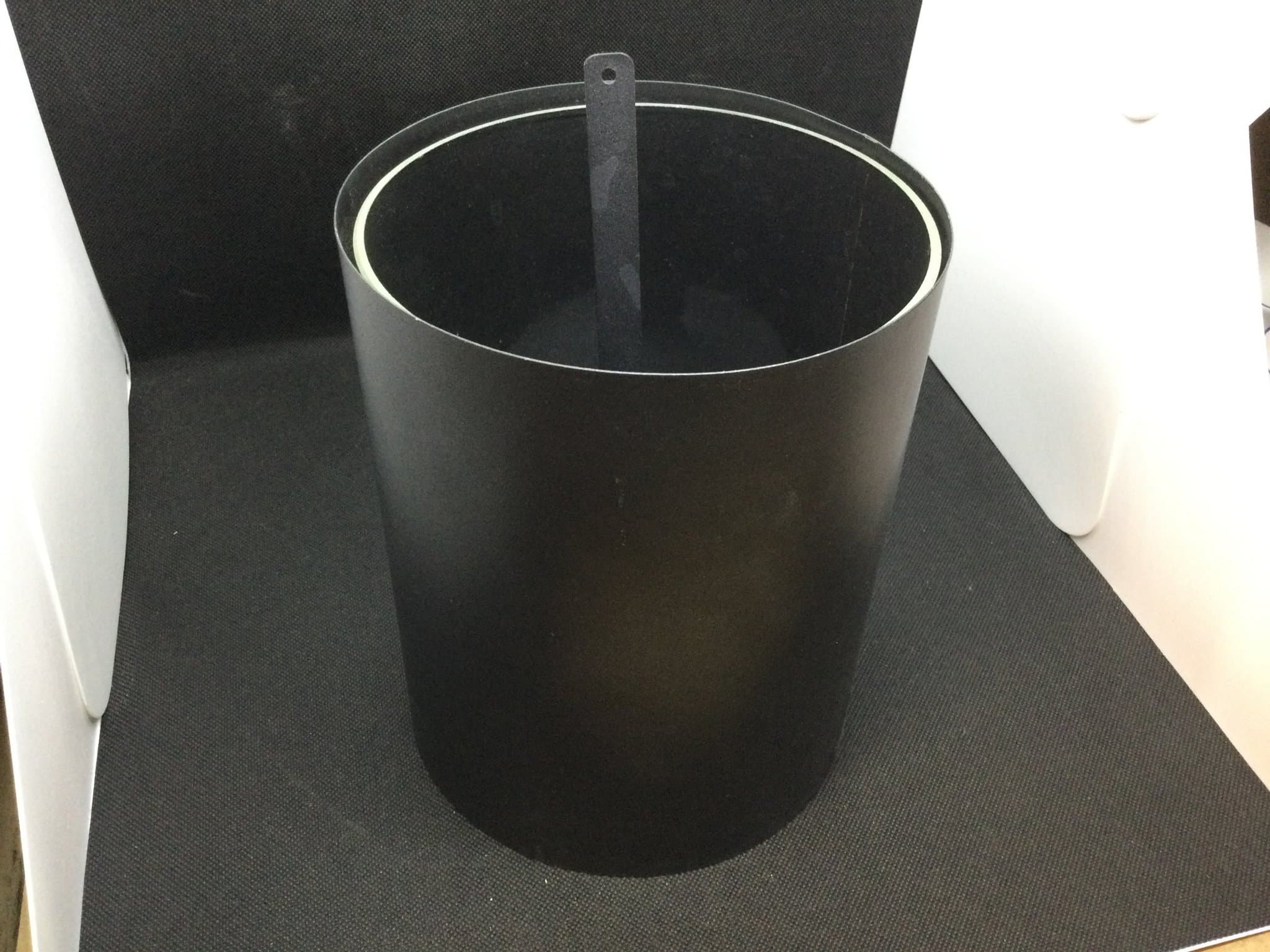 Liten inomhus eldstad för spisbränsle.